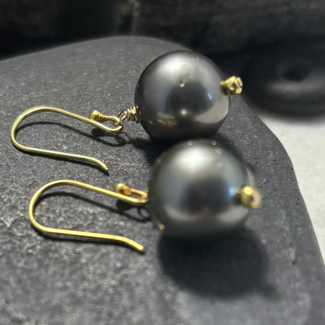 Tahitian Pearl and 18KT Gold Earrings